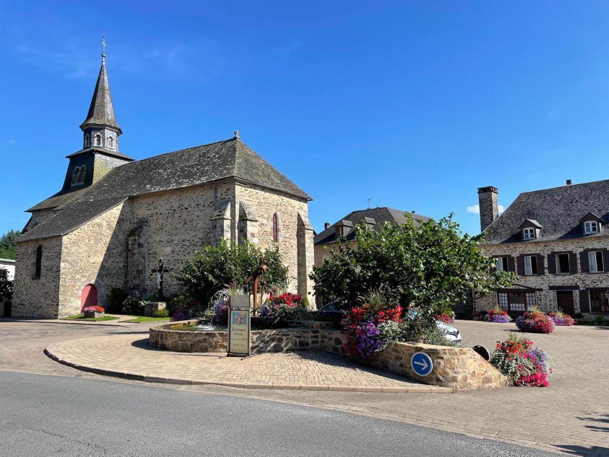 La Maison Charmante D'Elisabeth Saint-Ybard Exteriör bild